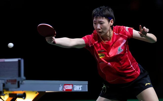 通过她的努 通过她的努